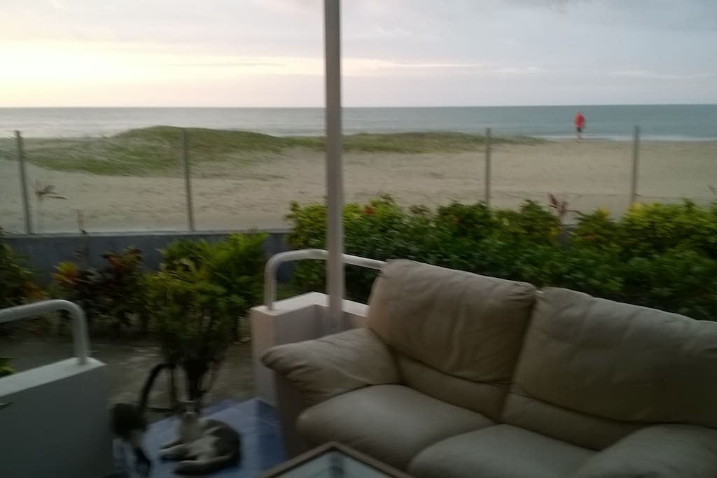 SALA CUBIERTA CON VISTA AL MAR
DESDE TERRAZA