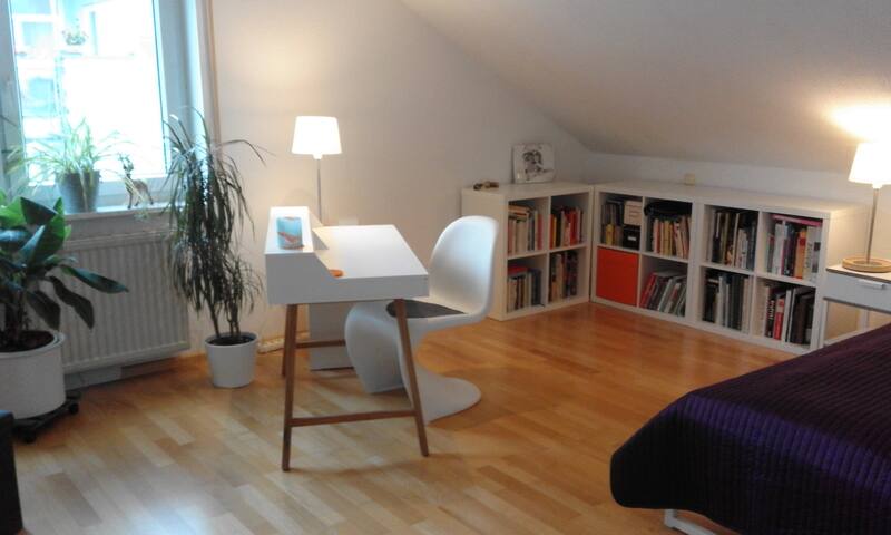 Large, bright room, LGBTQ welcome!