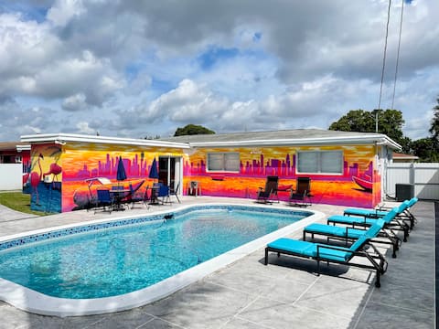 The Pool House (New, Private, 5 mins from Stadium)