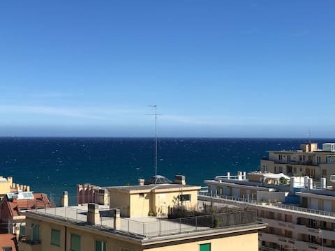 Top Airbnb: Loano's penthouse! Overlooking the sea, 50 meters from the beach in Loano