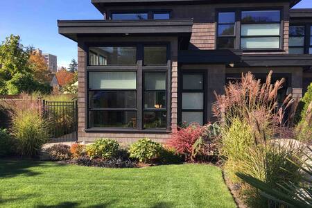 PRIVATE SUITE - LOCATION! LOCATION! (Lic.36417)