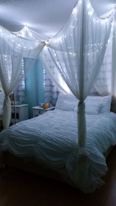Bedroom: Night