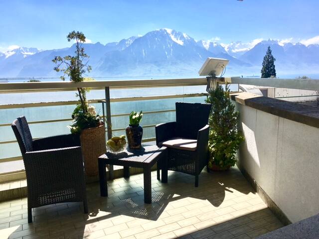 Magnificent view of the lake and the mountains gallery image 3