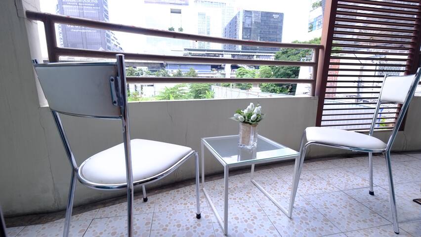 6BR, 100m Short walk to BTS, Why stay far? gallery image 3