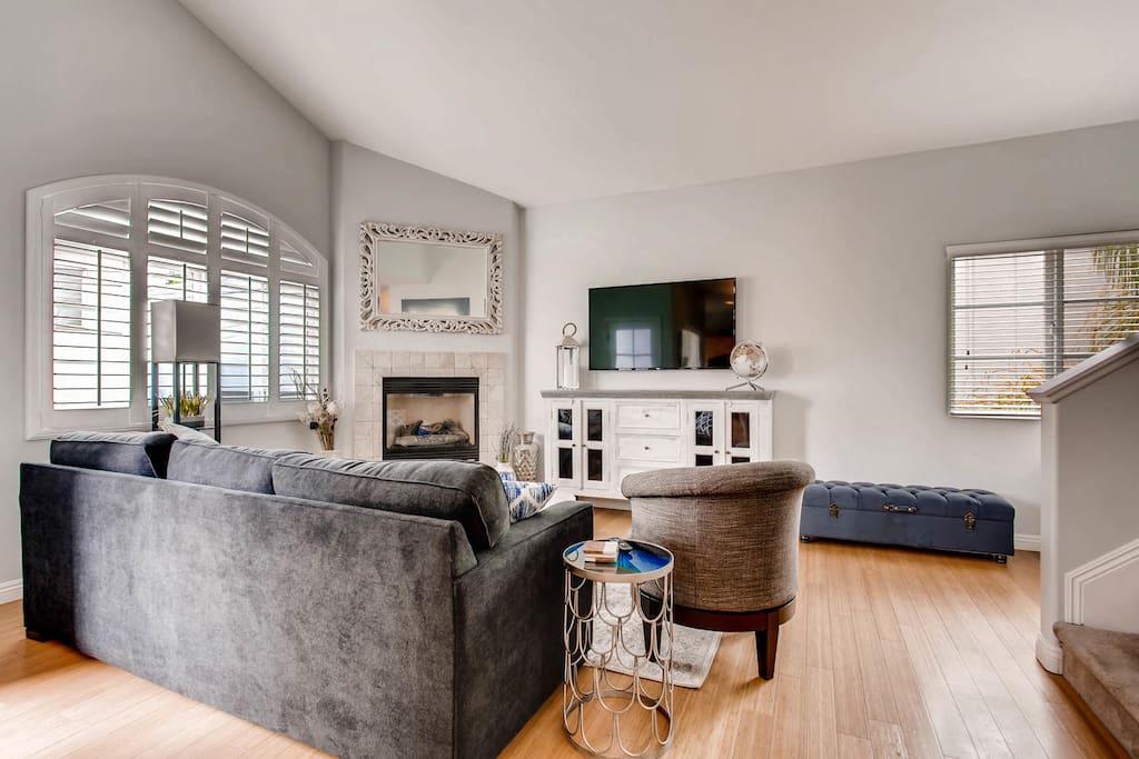 Very spacious living room