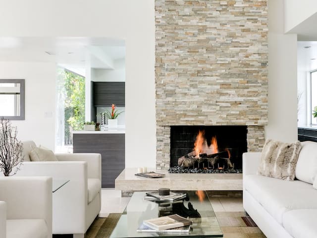 Contemporary Masterpiece Walls of Glass gallery image 2