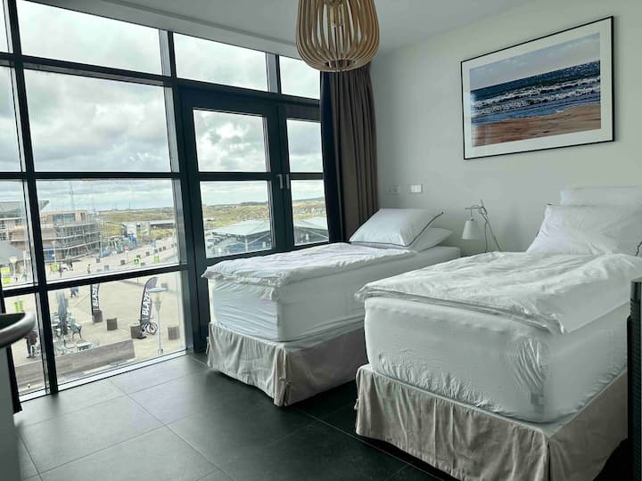 חדר השינה השני עם מיטות גמישות. אפשר להוסיף עוד מיטת אורחים. 