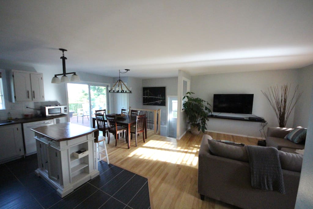 Cuisine et Salon / Kitchen and Living Room