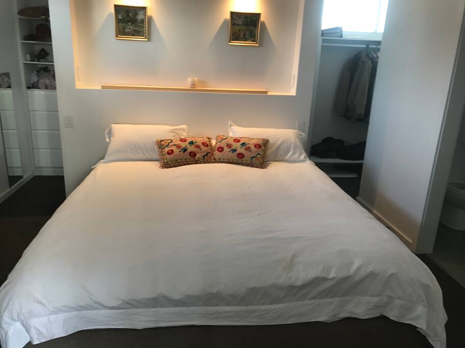 King sized bedroom - parents retreat