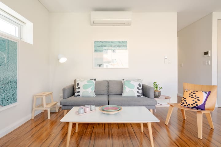 Stylish modern 3 bedroom apartment in Bondi Beach