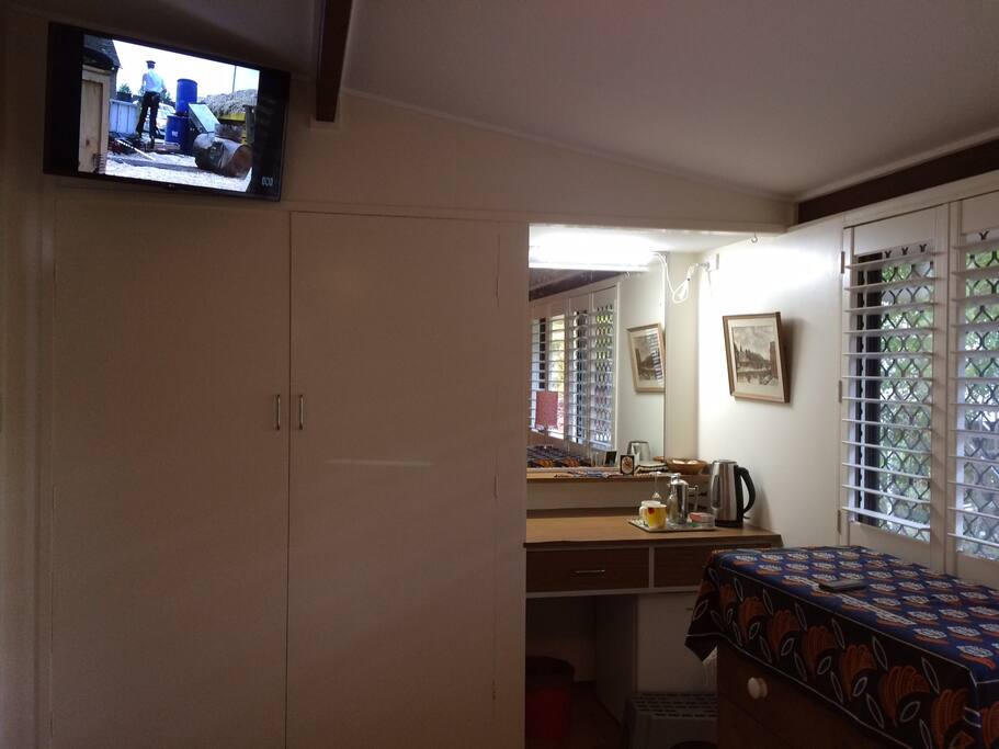 Guest bedroom 1