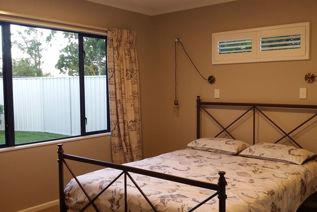 Guest/s Bedroom