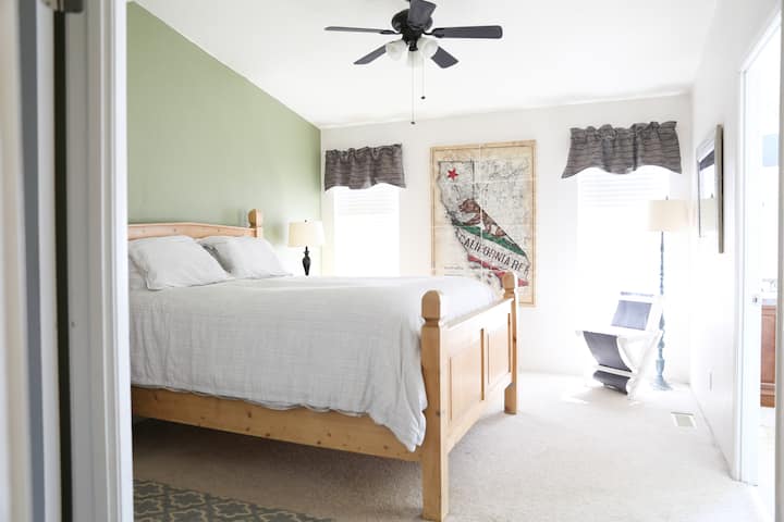 Master Bedroom Queen Bed