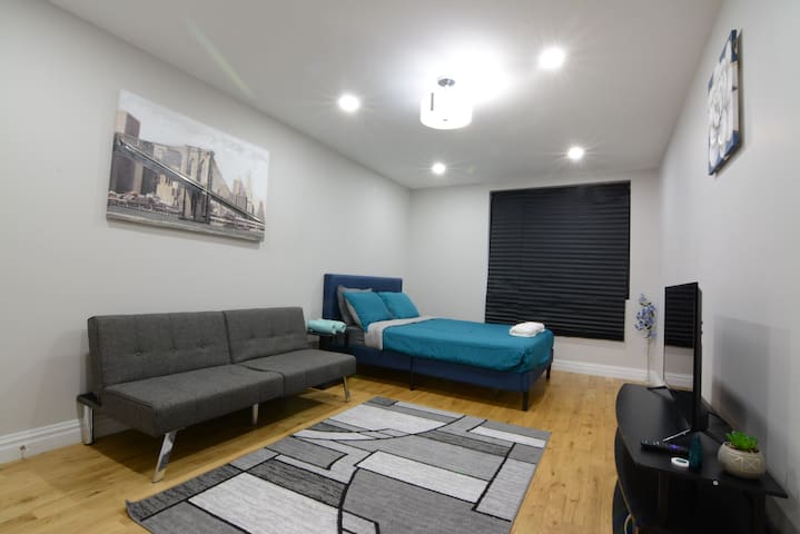 Very spacious duplex fits 16 people w/master bath