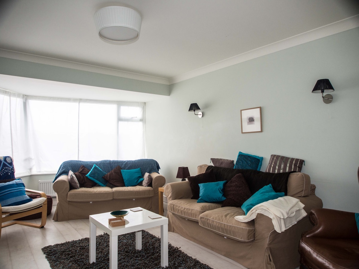 Top performing Airbnb: The Bumpy Wave (formally Elves Hyde) in Sheringham