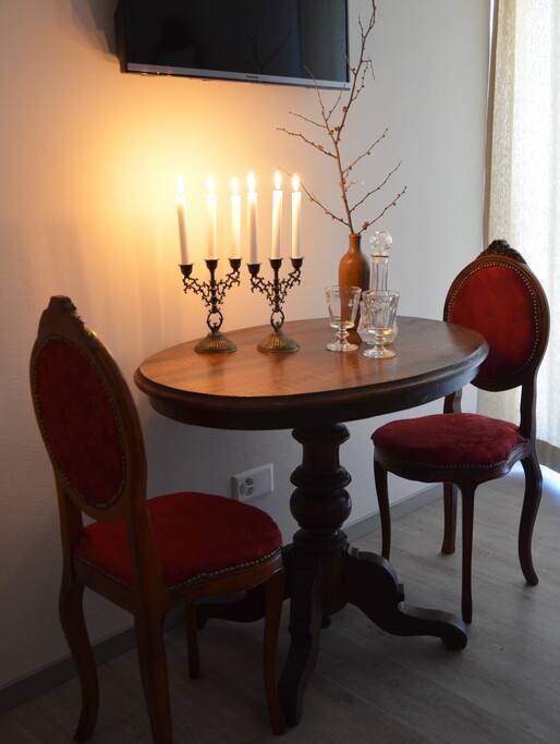 Edelschwein Zimmer
Room 1