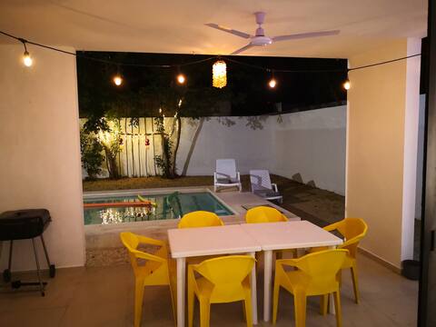 Casa-Merida, Fast Departure to Beaches,Cenotes,etc.