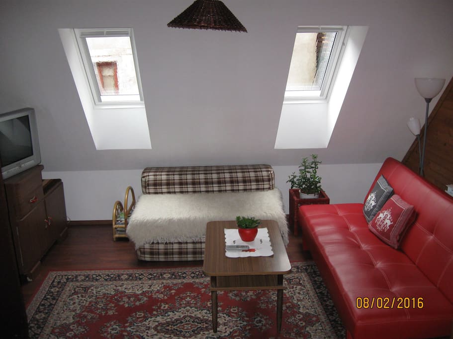 Living room. Free Wifi & cable TV