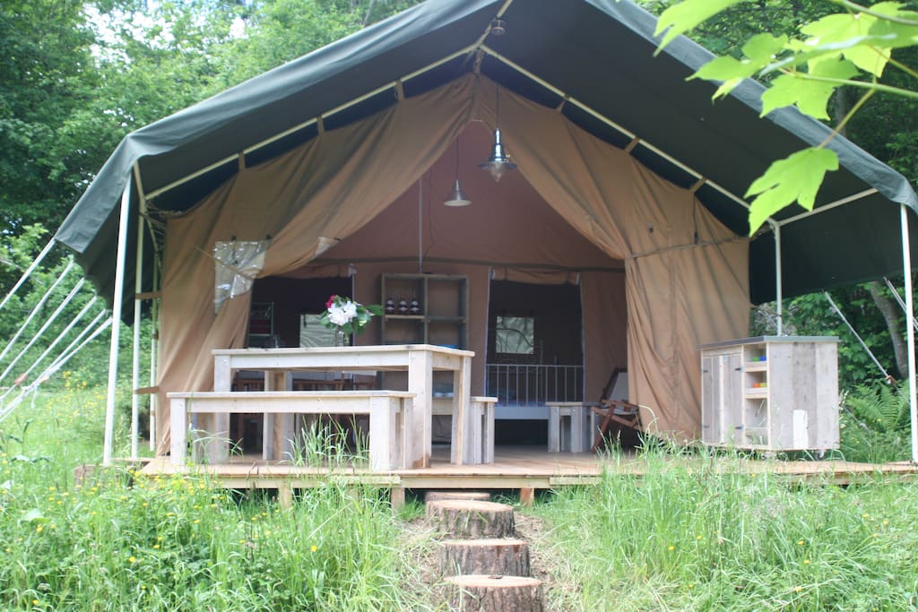 Ruime plekken op een kleine camping.