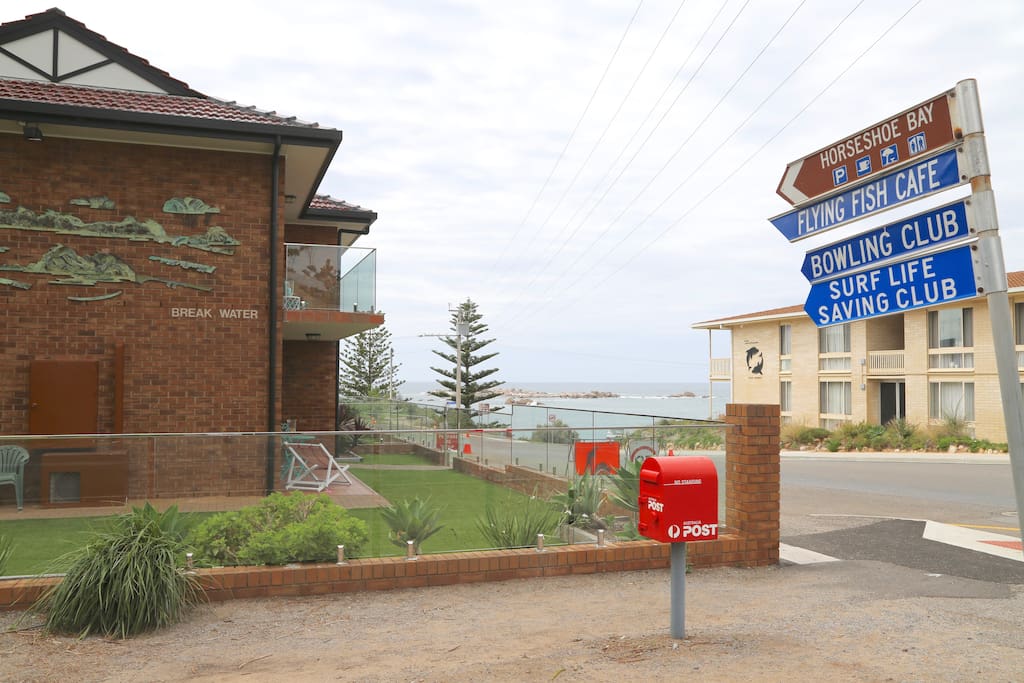 Horseshoe Bay SA with the Flying Fish Cafe Bowling Club and Surf Life Saving Club.