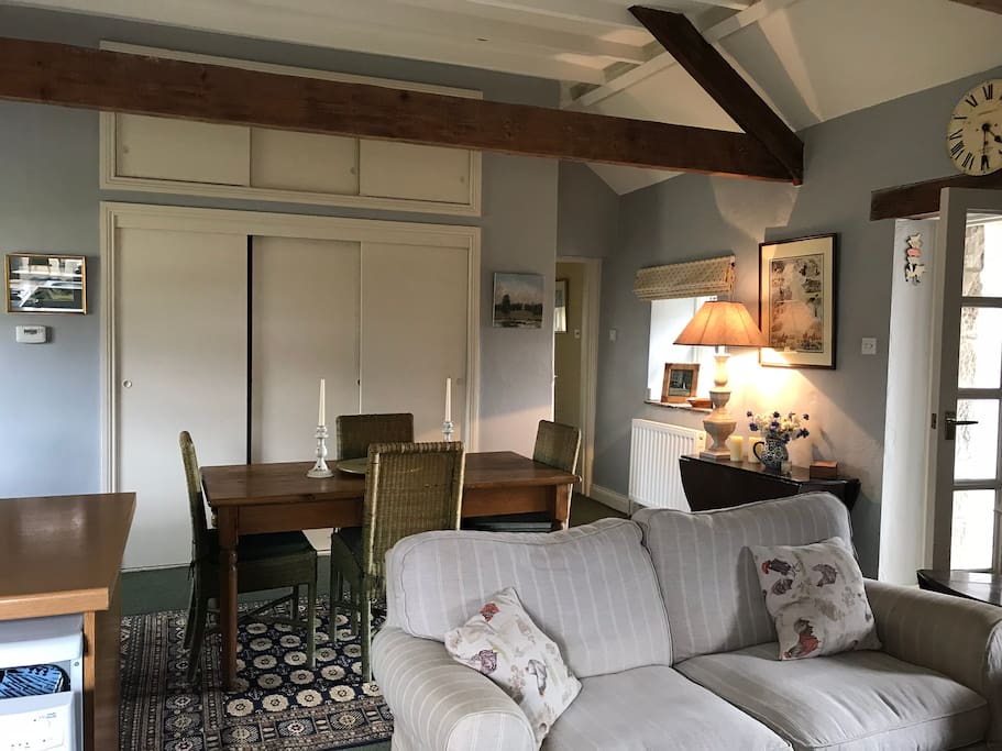 Sitting Room / Dining Area