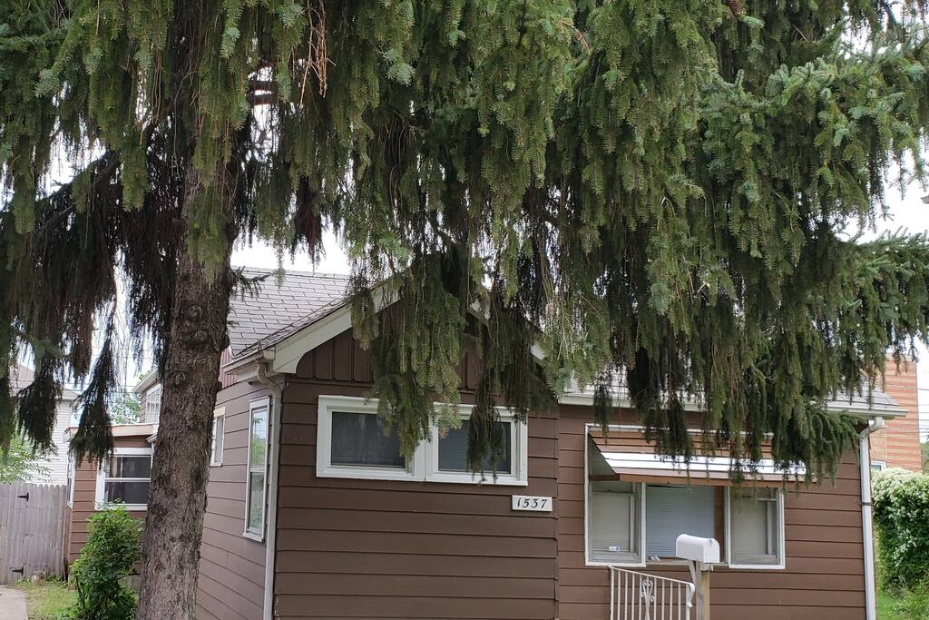 Whiting Getaway Houses for Rent in Whiting, Indiana, United States