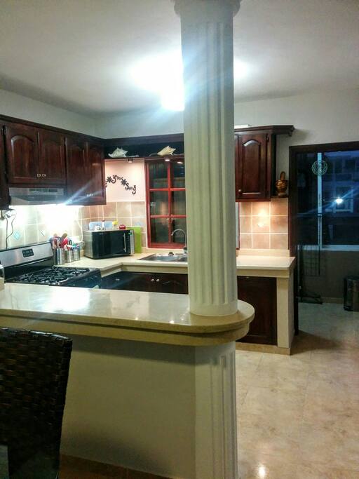 Large Kitchen w/Bar