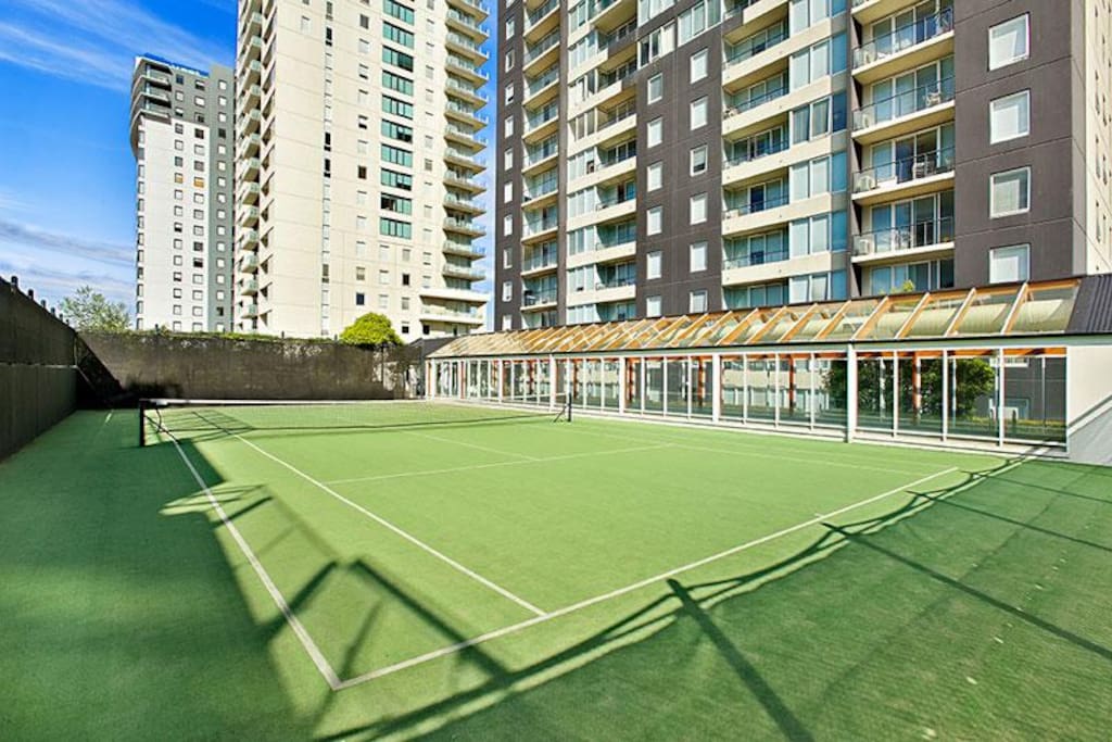 Tennis court (balls and 4 rackets provided to guests)
