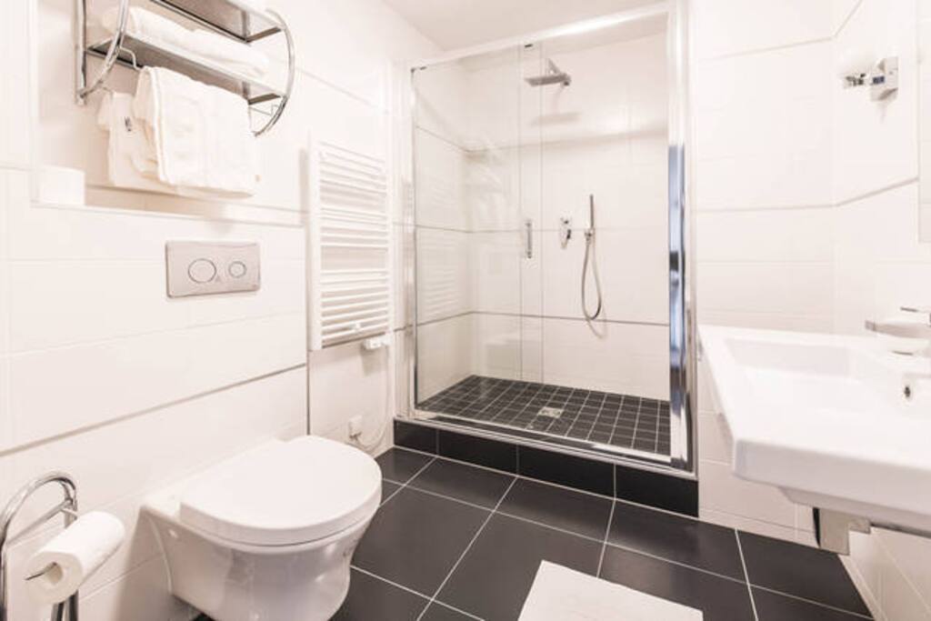 bathroom (italian shower)