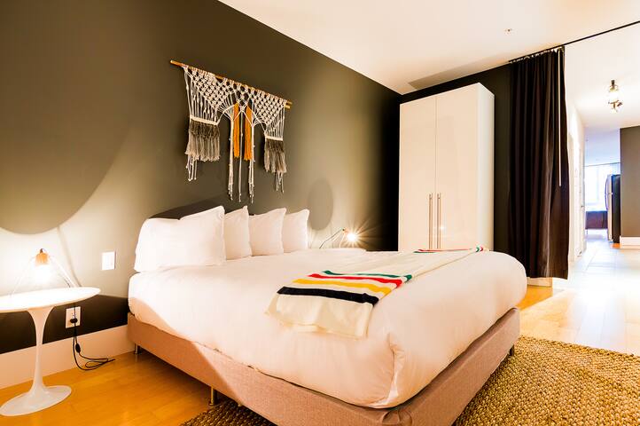 103 – Lofts St-Joseph – Par Les Lofts Vieux-QC gallery image 4