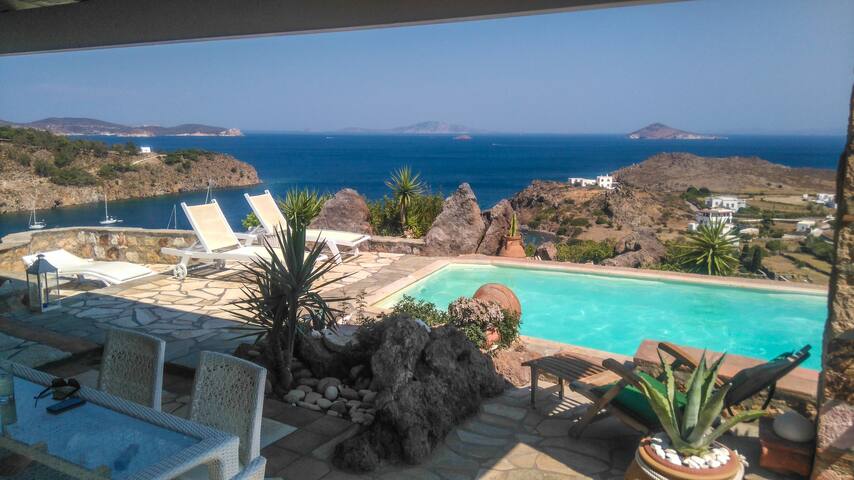 Meloi Pool Villa gallery image 2