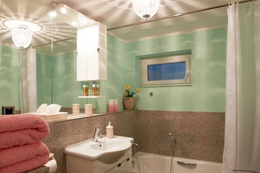 Badezimmer mit Badewanne