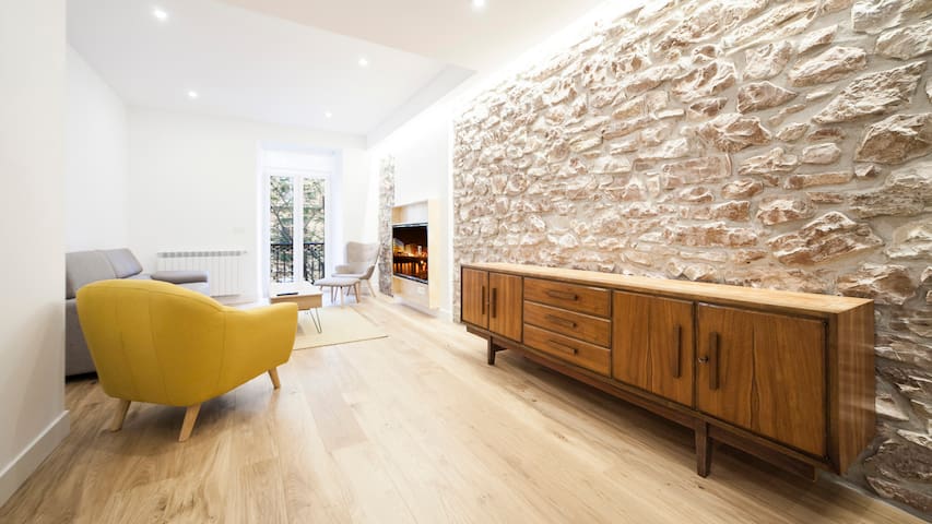 NEW Central Boutique Apartment 6 pax!