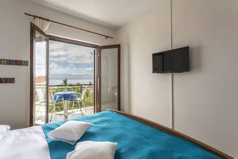 Superstay Bol with sea view ( 2 person)