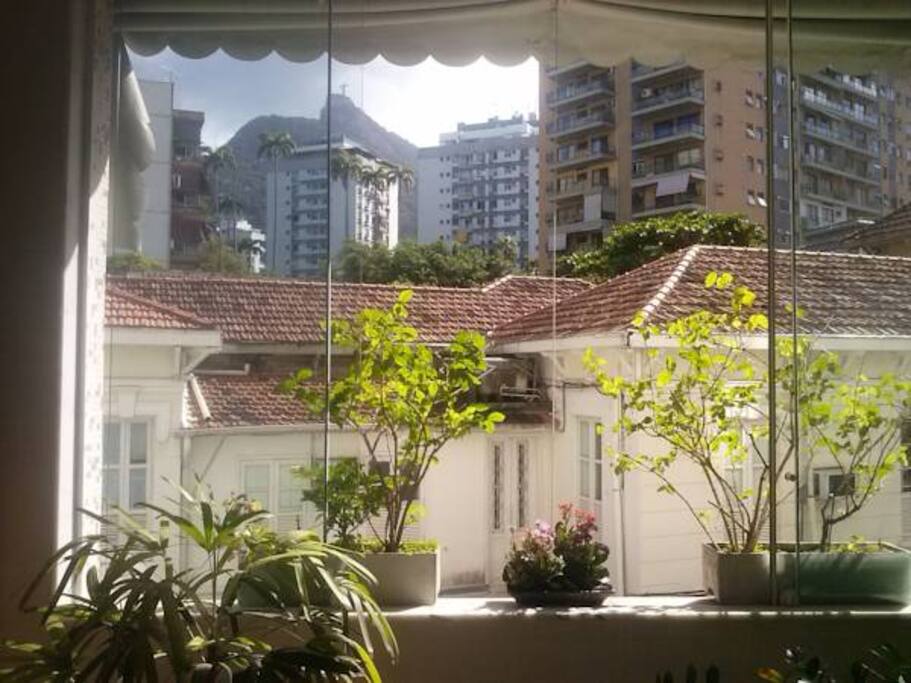 Janela blindex com vista Verde e do Cristo