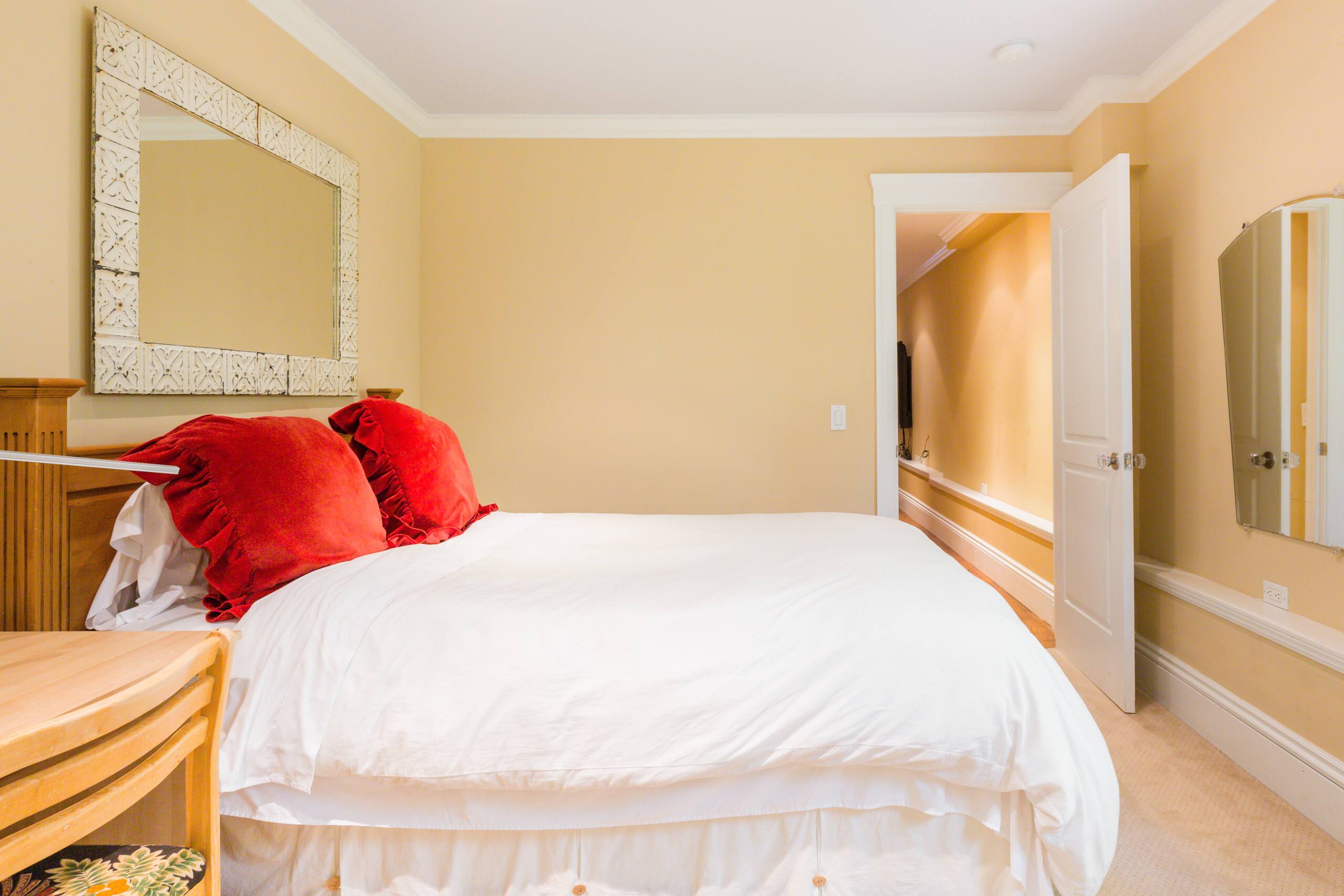 Home in San Francisco · ★4.97 · 7 bedrooms · 6 beds · 4 baths - Image 26