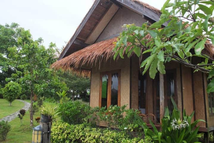 30 sq.m air-con cottage with private bathroom and hot shower.