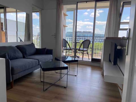 Popular Airbnb listing: Pleasant two-room with loggia in Vanves