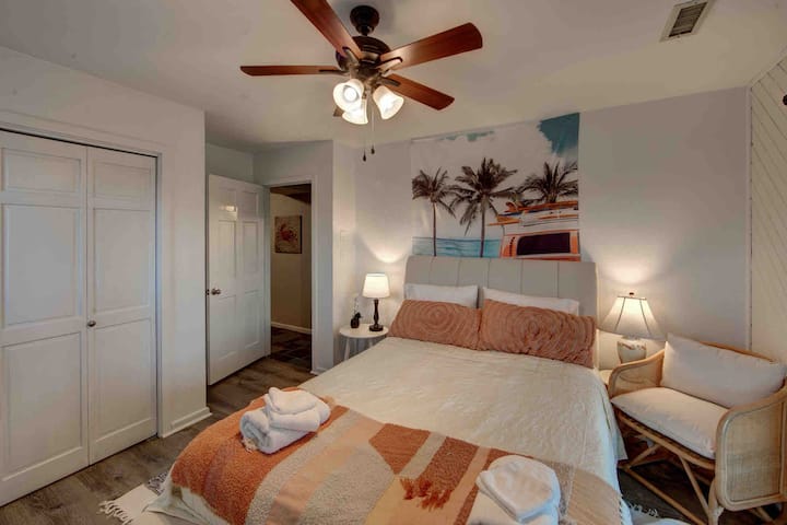 Cozy queen bedroom on 1st floor. Memory foam matress with 100% cotton sheets, quilt and extra blankets. Private access to deck with hot tub 