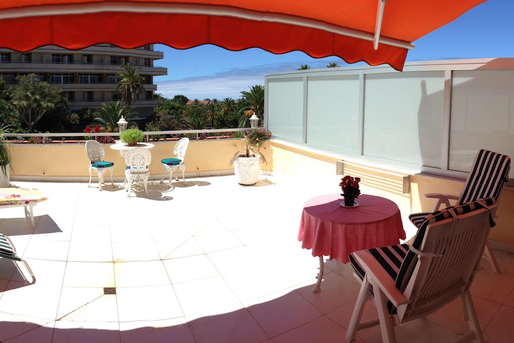 Electric pergola
