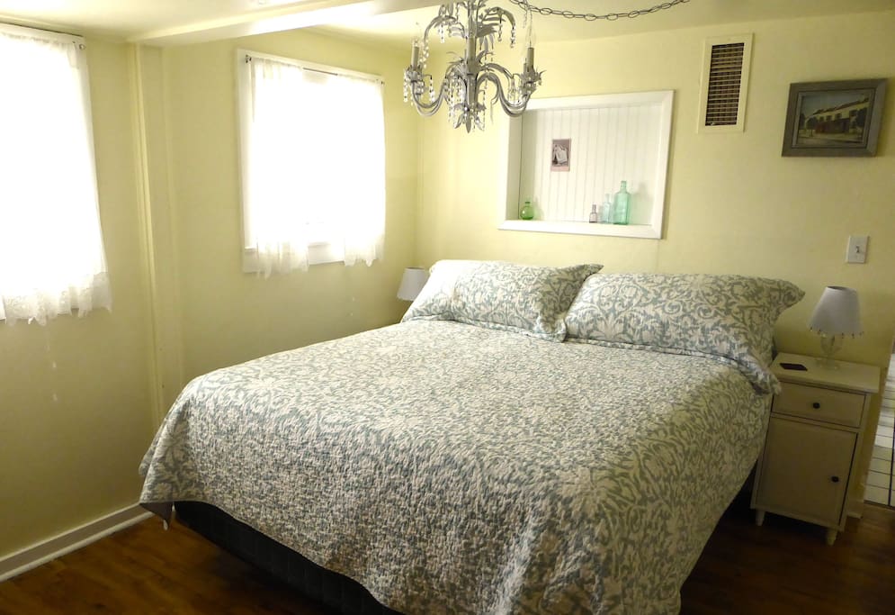 Bedroom with Queen bed