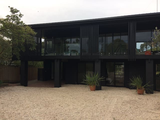 LOCATION LOCATION TO OCEAN GROVE MAIN BEACH