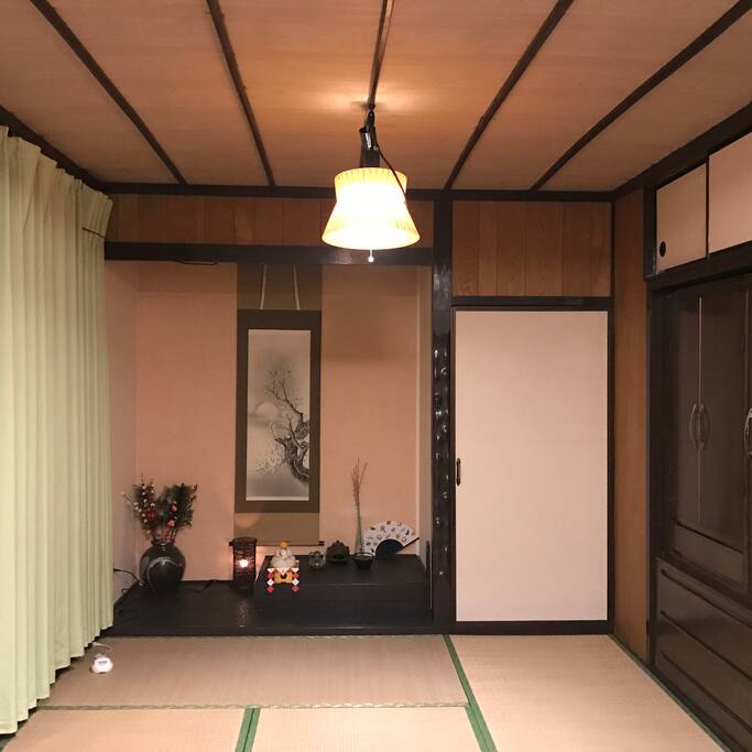 沖縄では、珍しい床の間があります。畳も満喫して下さい。