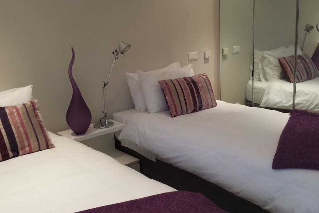 2nd Bedroom
Twin Beds
Ensuite shower