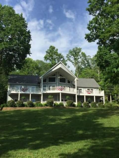 Gated-5BR, 4.5 BA Spectacular lake View w BoatSlip
