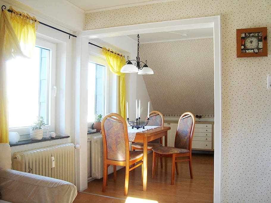 Wohnzimmer Esstisch - mit herrlichem Ausblick auf den Steinberg