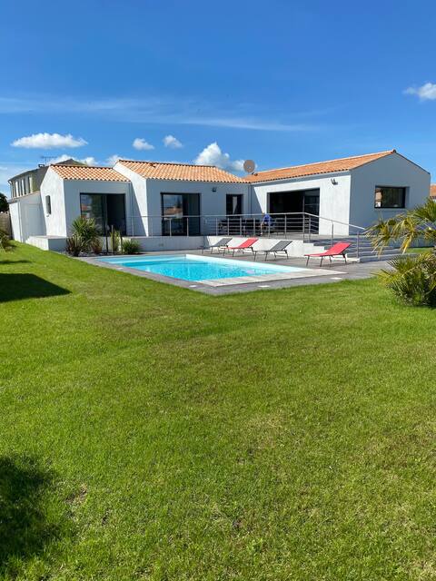 Beautiful recent home with private pool