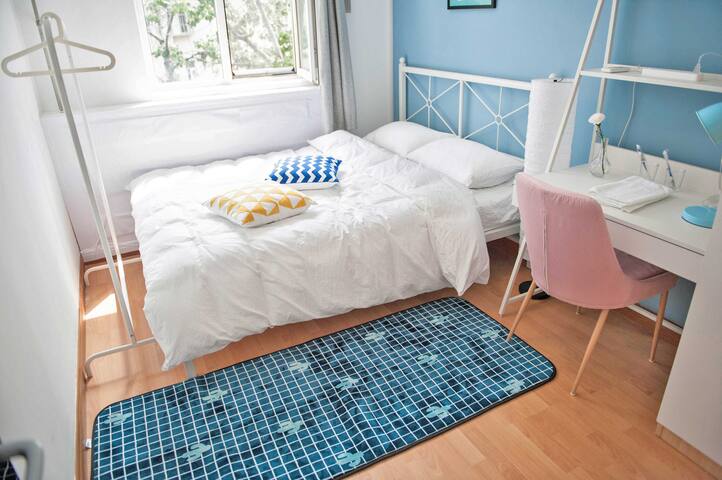 【已审核所有入住人来源】11地铁口100米的朝南阳光,两居室的次卧,三里屯优衣库步行可达,国贸3站地