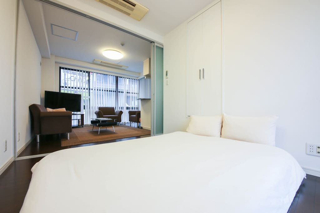 Bedroom and living room can be separated by doors
寝室とリビングルームはドアで仕切ることも可能