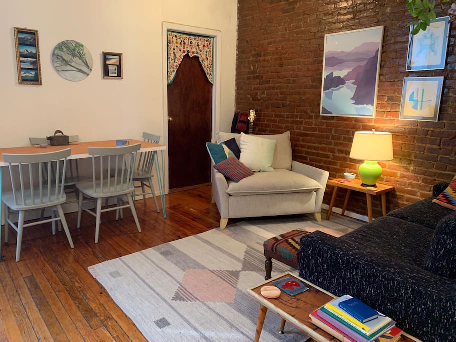 Living room/dining table